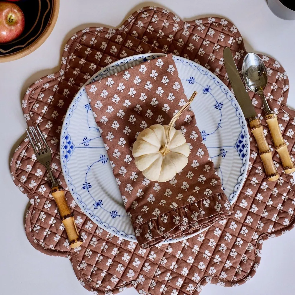 New Trudie Constance Chocolate Wavy Quilted Placemat