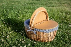 Picnic Time Family of Brands Country Picnic Basket