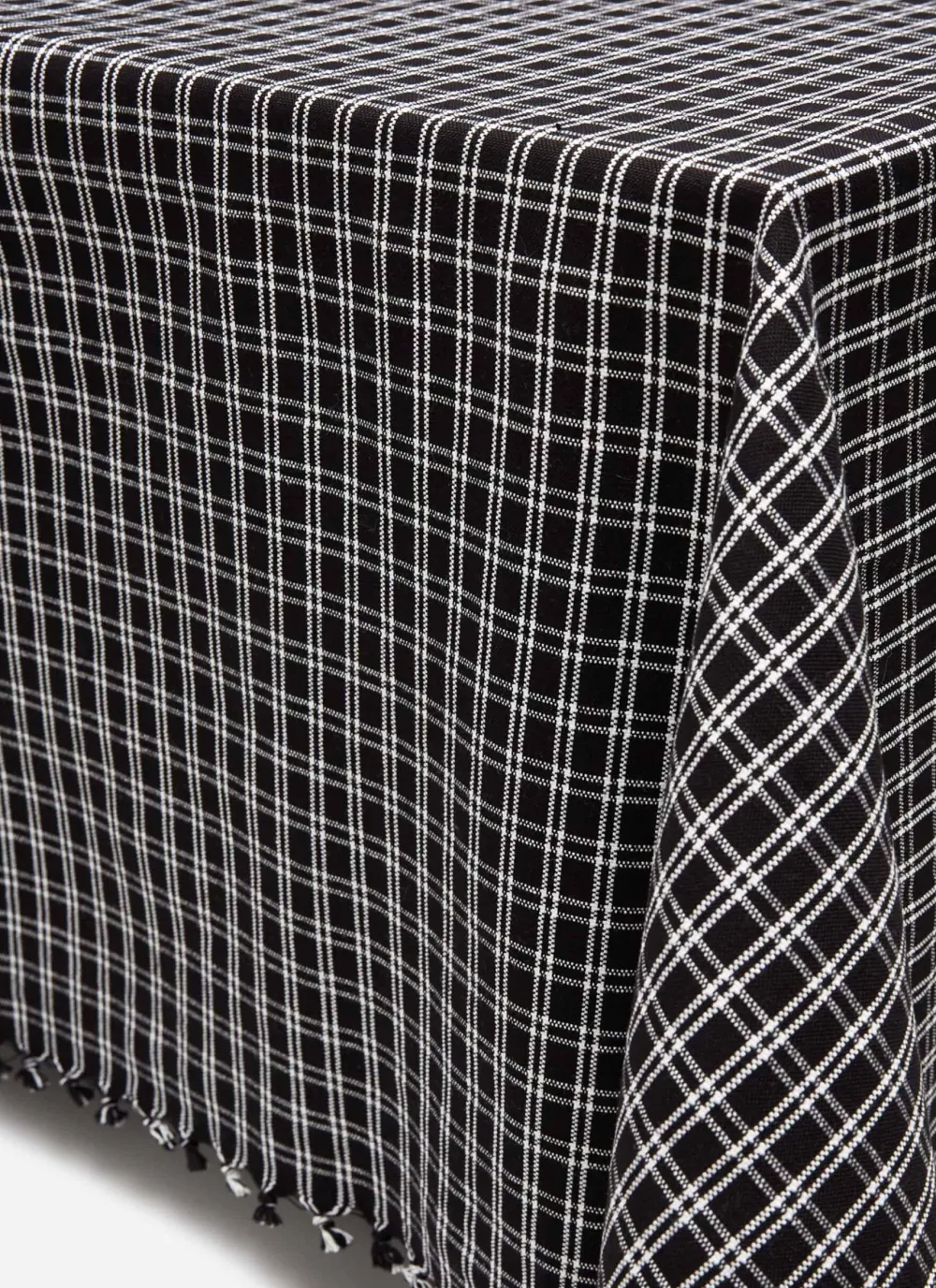 Outlet Heather Taylor Home Harrison Plaid Black Tablecloth