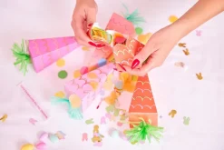 Online Packed Party Hop & Pop Carrot Party Crackers (6 ct)