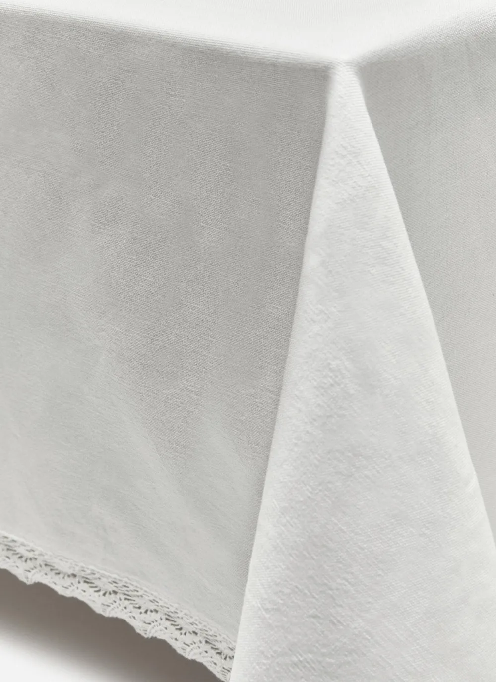 Discount Heather Taylor Home Lace White Tablecloth