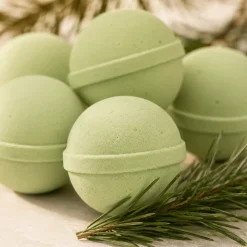 Outlet Latika Beauty Pine and Cedarwood Christmas Mini Bath Bombs