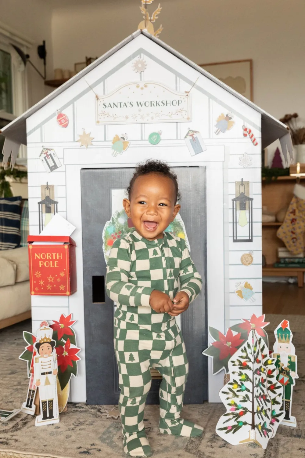Outlet Make It Cute, LLC Playhouse Christmas Decor Kit