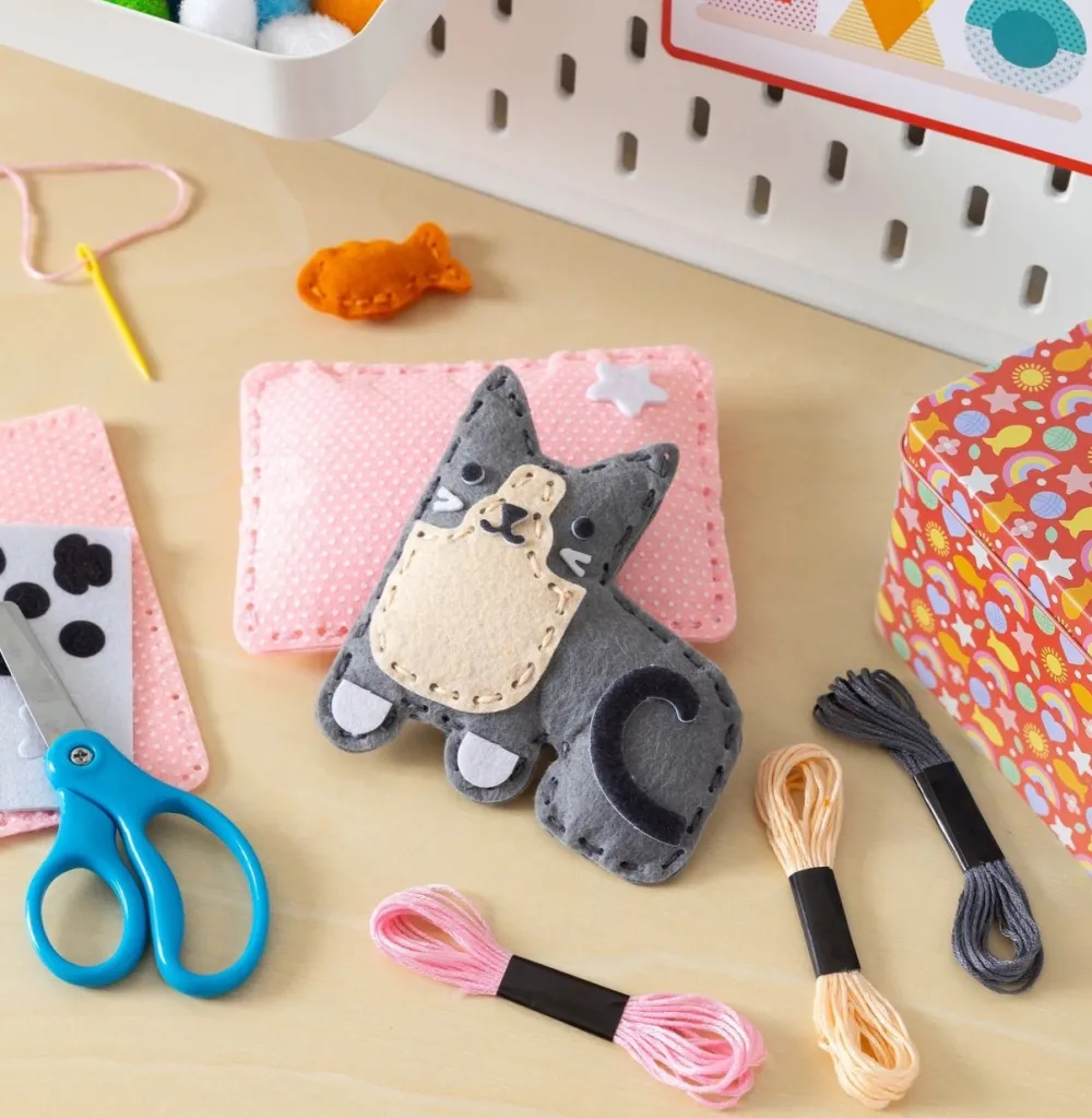 New Chronicle Books Pocket Pet Kitten Mini Craft Kit