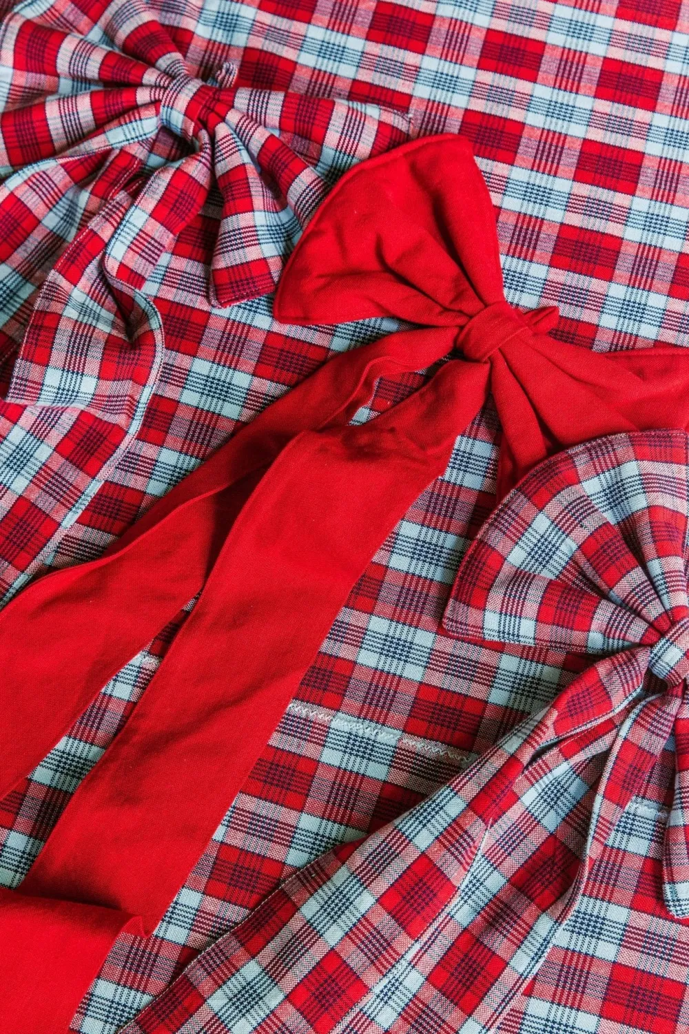 Best Heather Taylor Home Solid Red Fabric Bow