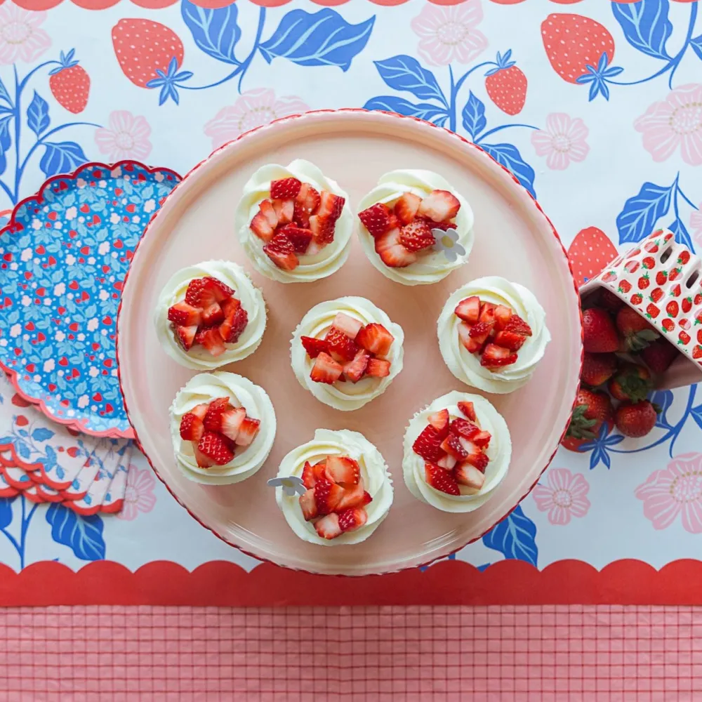 New Bonjour Fete Summer Strawberry Table Runner